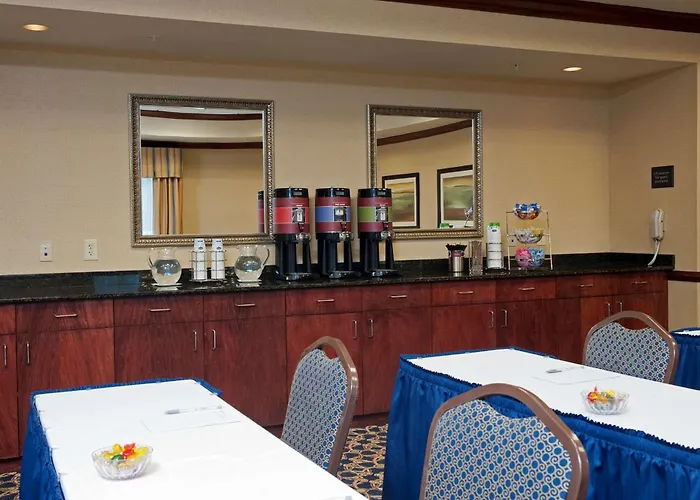 Hampton Inn & Suites Indianapolis-Airport