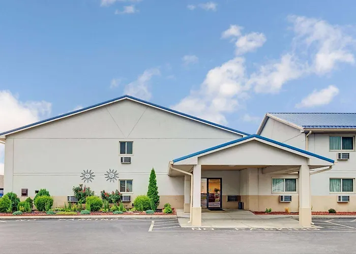 Super 8 By Wyndham Indianapolis Emerson
