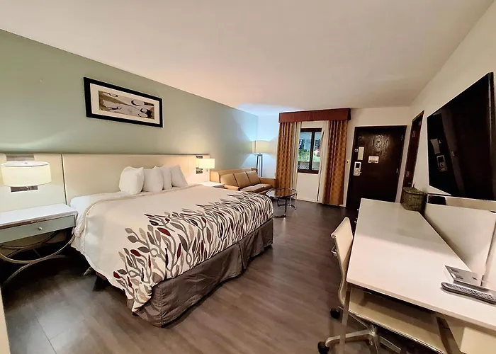 Garnet Waterfront Hotel Indianapolis