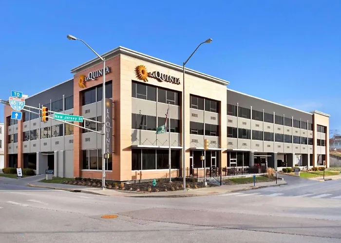 La Quinta Inn & Suites By Wyndham Indianapolis Downtown