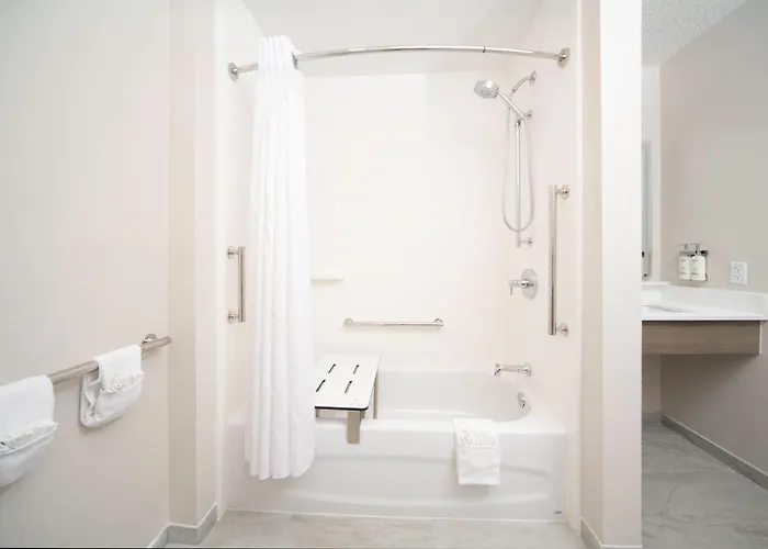 Holiday Inn Express & Suites Indianapolis - East By Ihg